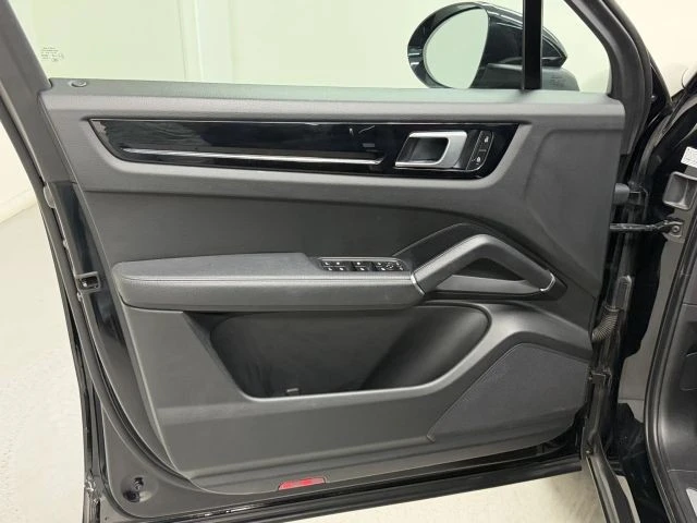 2022 Porsche - Image 15 of 31