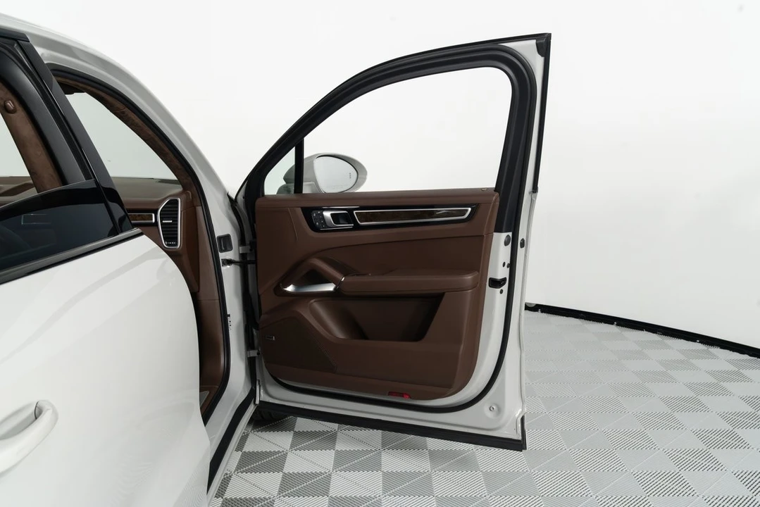2022 Porsche 9Y0/9Y3 Cayenne Turbo - Image 14 of 31