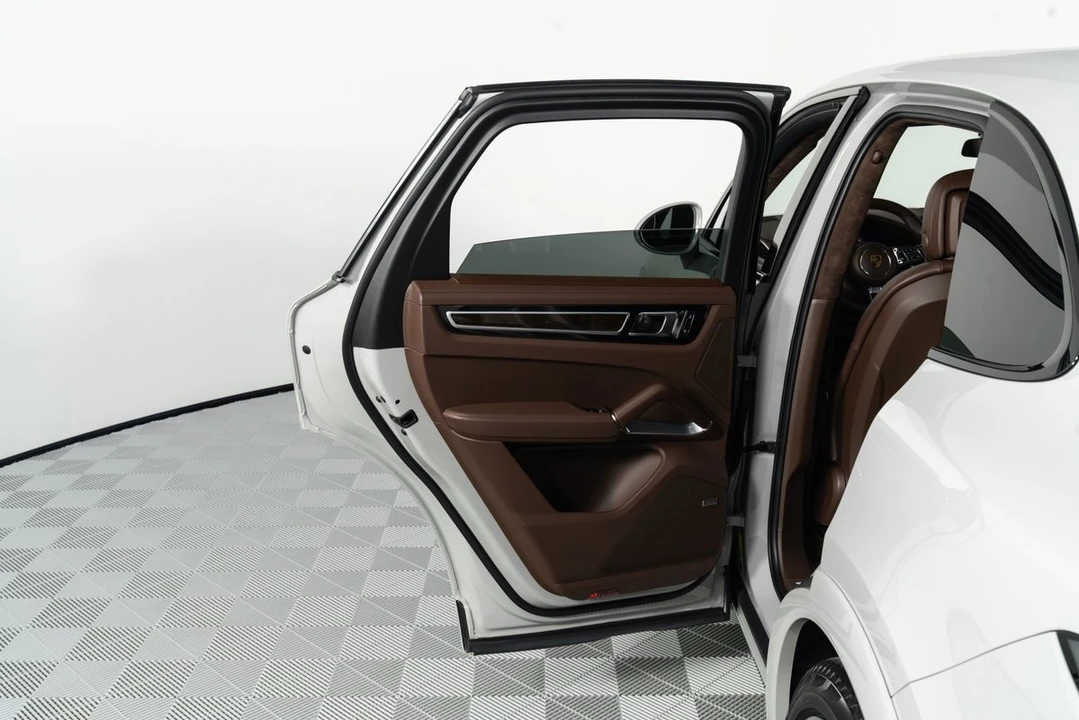 2022 Porsche 9Y0/9Y3 Cayenne Turbo - Image 19 of 31