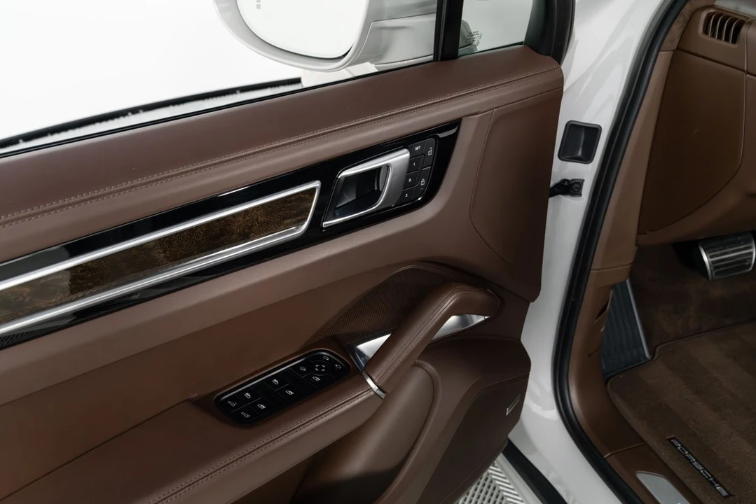 2022 Porsche 9Y0/9Y3 Cayenne Turbo - Image 10 of 31