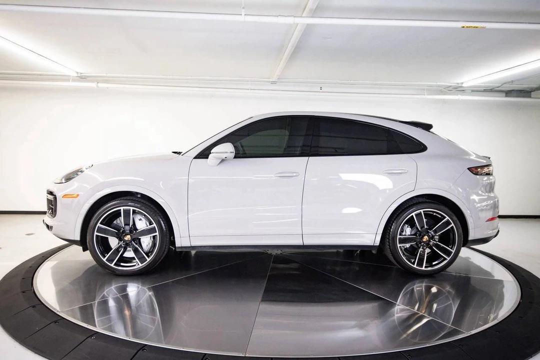 2022 Porsche Cayenne - Image 2 of 5