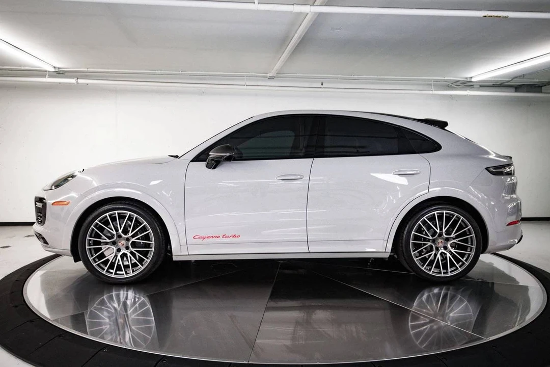 2022 Porsche Cayenne - Image 2 of 5