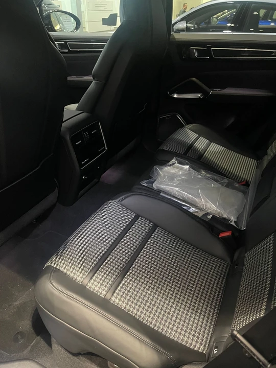 2022 Porsche 9Y0/9Y3 Cayenne Turbo GT - Image 7 of 10