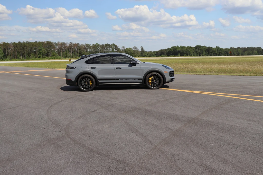 2022 Porsche 9Y0/9Y3 Cayenne Turbo GT - Image 18 of 31