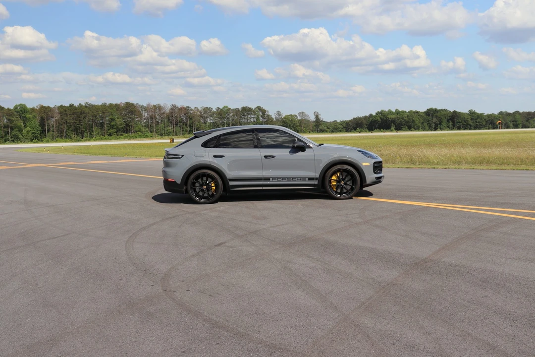 2022 Porsche 9Y0/9Y3 Cayenne Turbo GT - Image 19 of 31