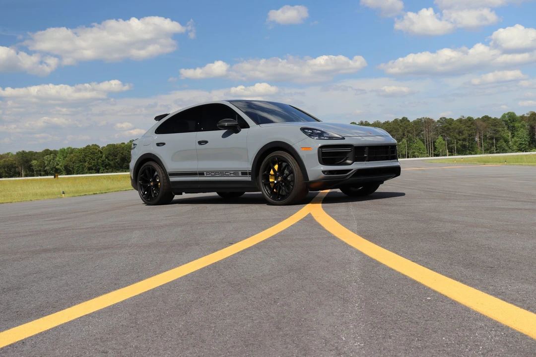 2022 Porsche 9Y0/9Y3 Cayenne Turbo GT - Image 15 of 31