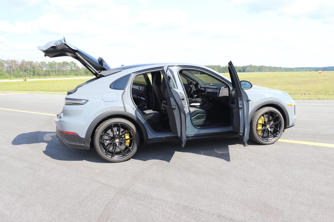 2022 Porsche 9Y0/9Y3 Cayenne Turbo GT - Image 31 of 31