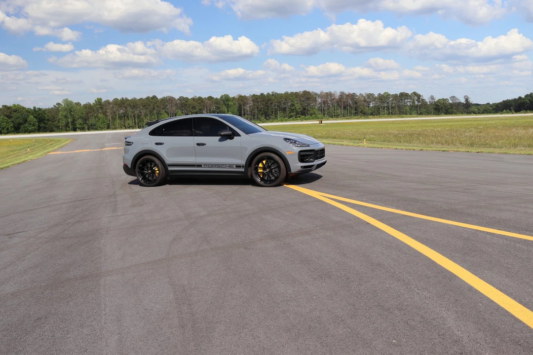 2022 Porsche 9Y0/9Y3 Cayenne Turbo GT - Image 17 of 31