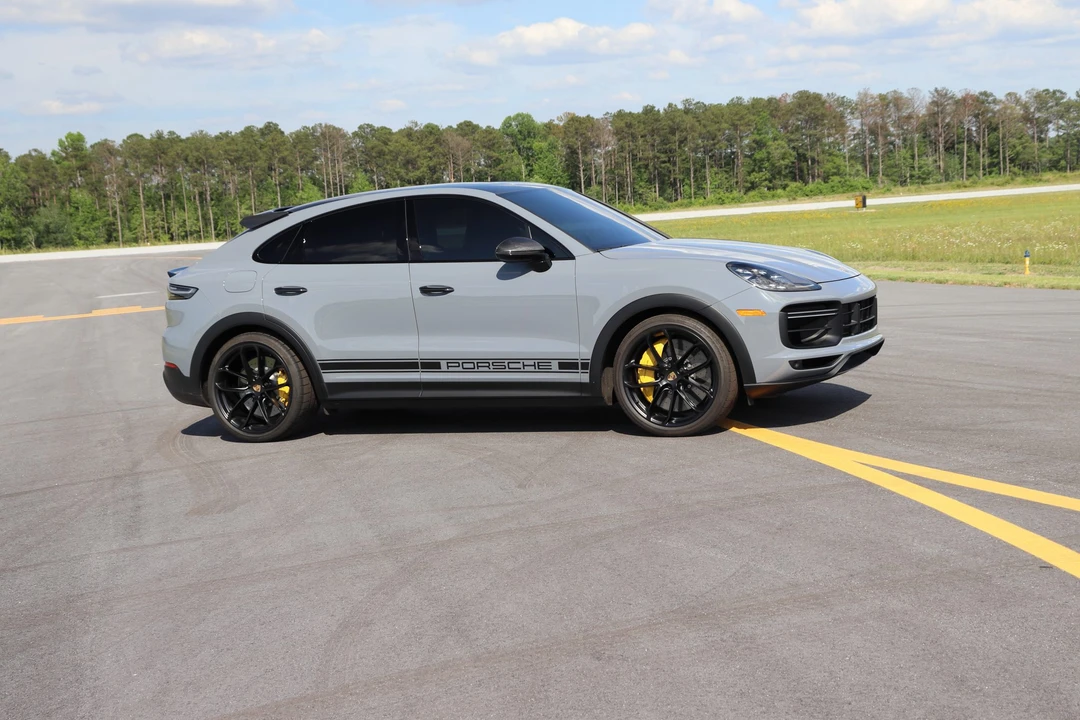 2022 Porsche 9Y0/9Y3 Cayenne Turbo GT - Image 16 of 31