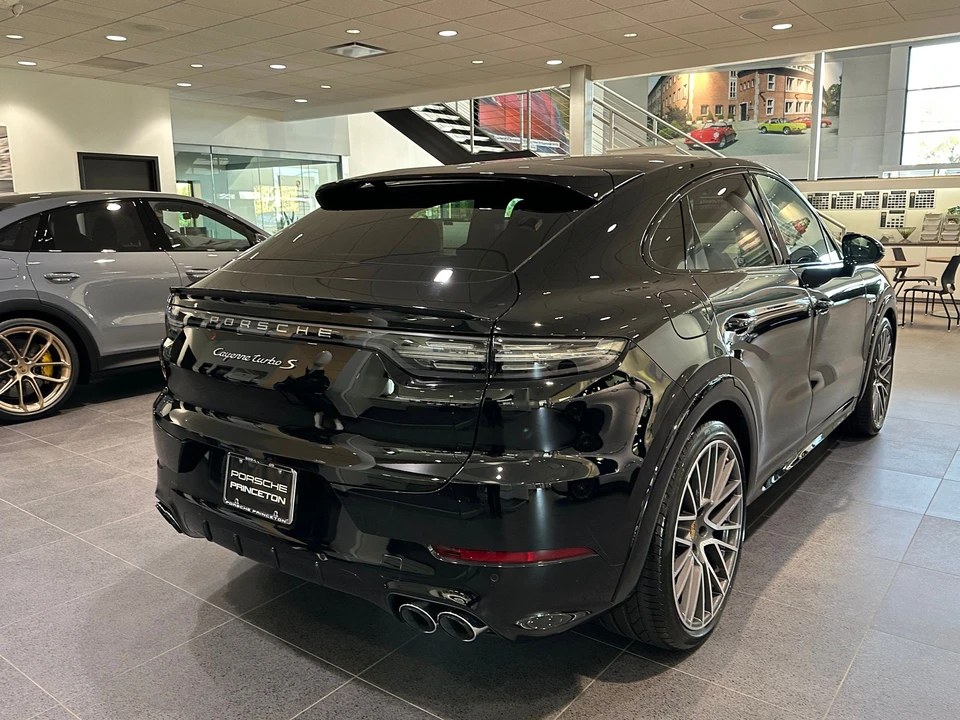 2022 Porsche 9Y0/9Y3 Cayenne Turbo - Image 4 of 15