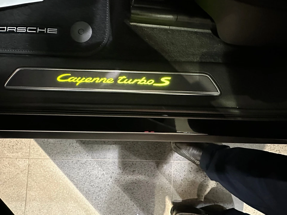 2022 Porsche 9Y0/9Y3 Cayenne Turbo - Image 10 of 15