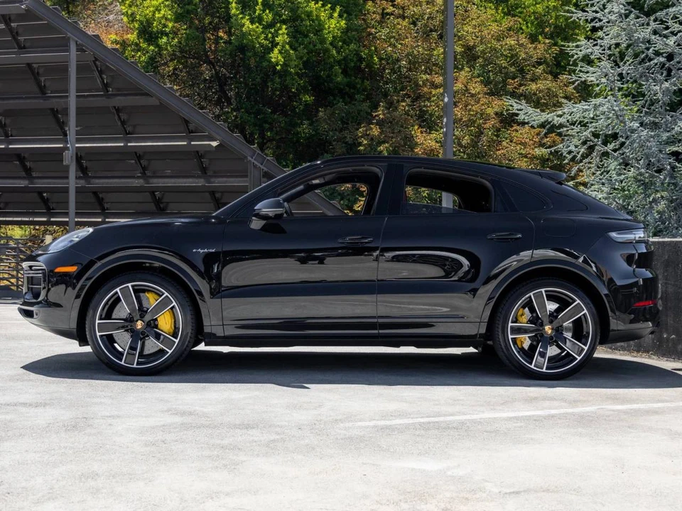 2022 Porsche Cayenne - Image 2 of 5