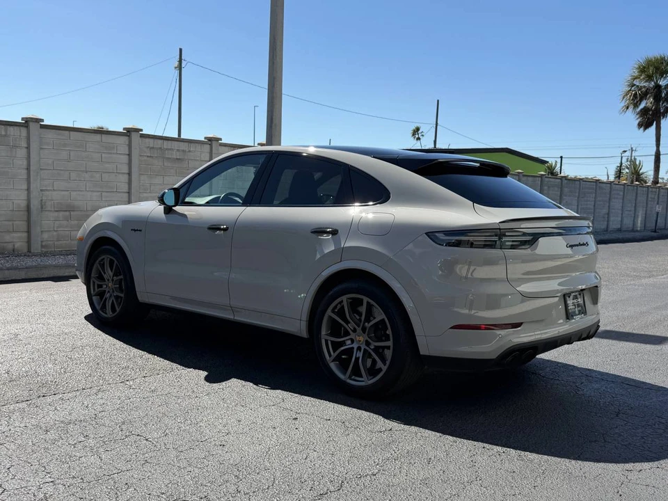 2022 Porsche Cayenne - Image 3 of 5