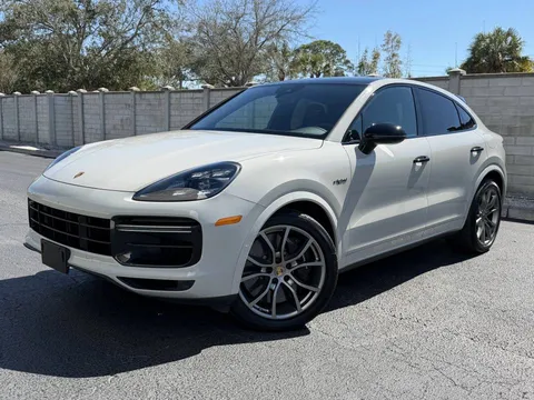 2022 Porsche Cayenne Turbo S E-Hybrid Coupe