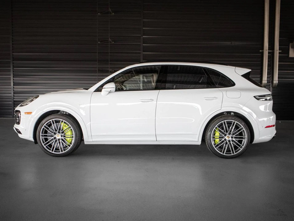 2022 Porsche Cayenne - Image 2 of 5