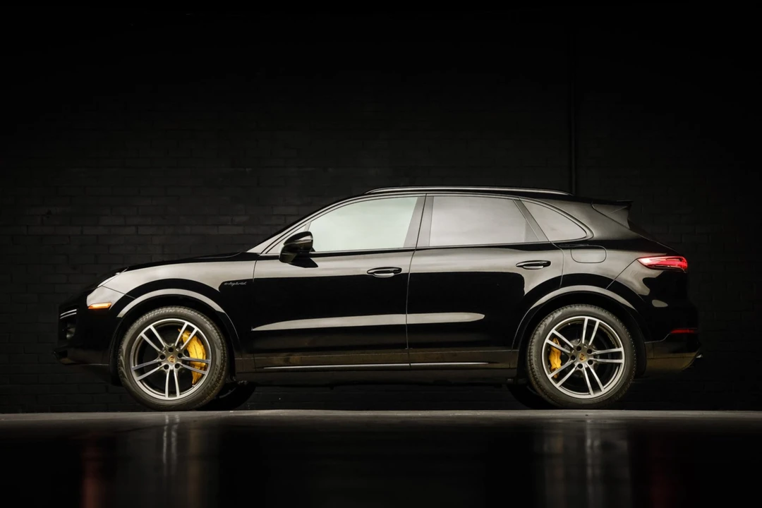 2022 Porsche 9Y0/9Y3 Cayenne Turbo - Image 3 of 9
