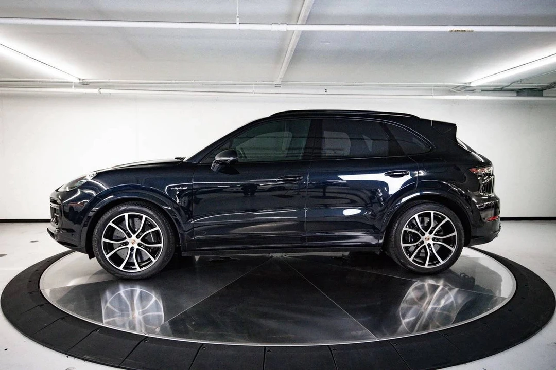 2022 Porsche Cayenne - Image 2 of 5