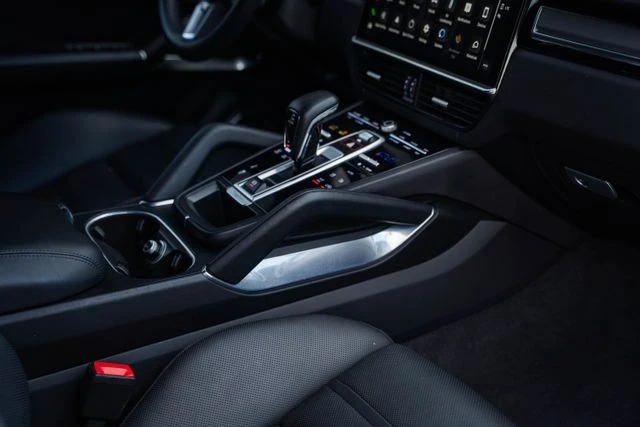 2022 Porsche 9Y0/9Y3 Cayenne Turbo - Image 29 of 31