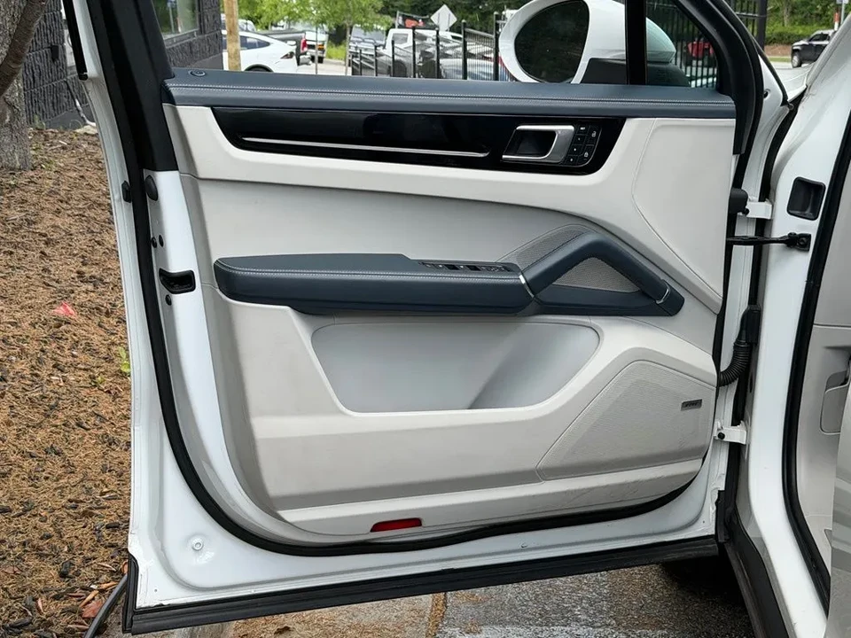 2022 Porsche 9Y0/9Y3 Cayenne - Image 30 of 31