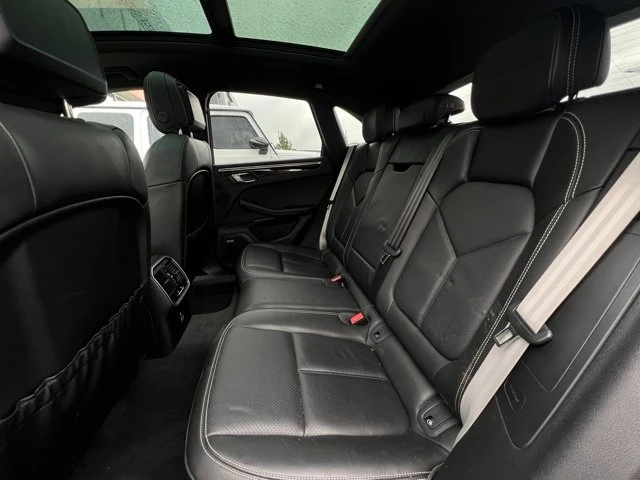 2022 Porsche Macan - Image 10 of 15