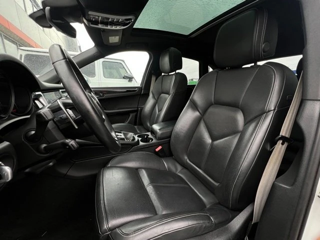 2022 Porsche Macan - Image 13 of 15