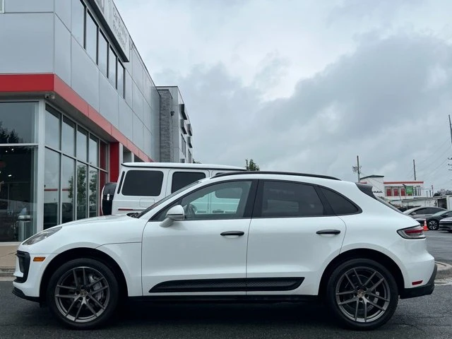 2022 Porsche Macan - Image 7 of 15