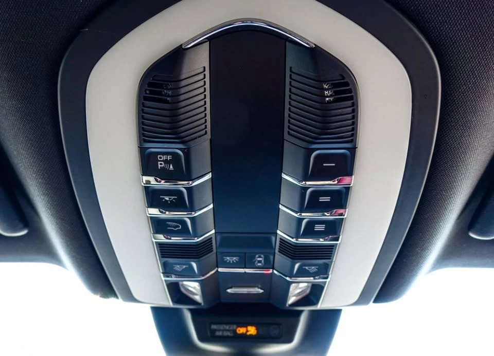 2022 Porsche Macan - Image 16 of 16