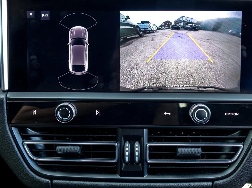 2022 Porsche Macan - Image 15 of 16