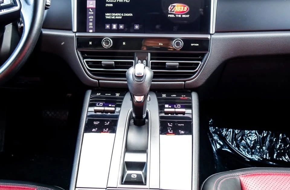 2022 Porsche Macan - Image 9 of 16