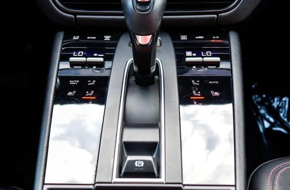 2022 Porsche Macan - Image 10 of 16