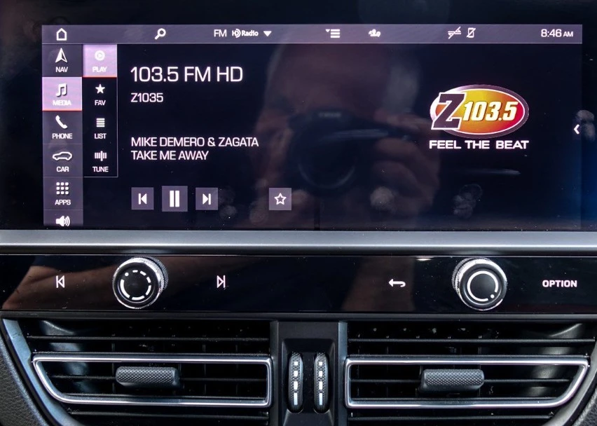 2022 Porsche Macan - Image 11 of 16