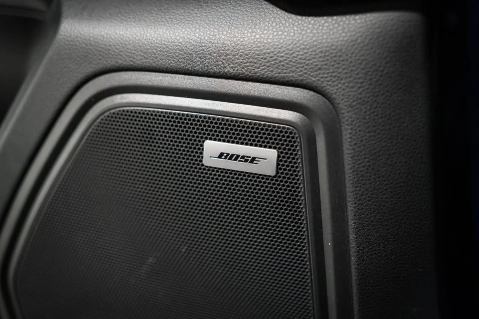 2022 Porsche Macan - Image 15 of 19