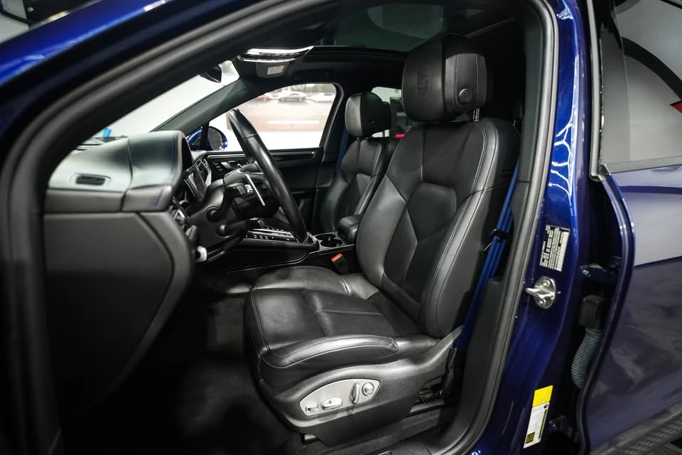 2022 Porsche Macan - Image 18 of 19