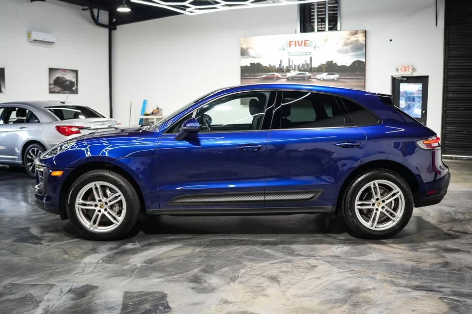 2022 Porsche Macan - Image 11 of 19