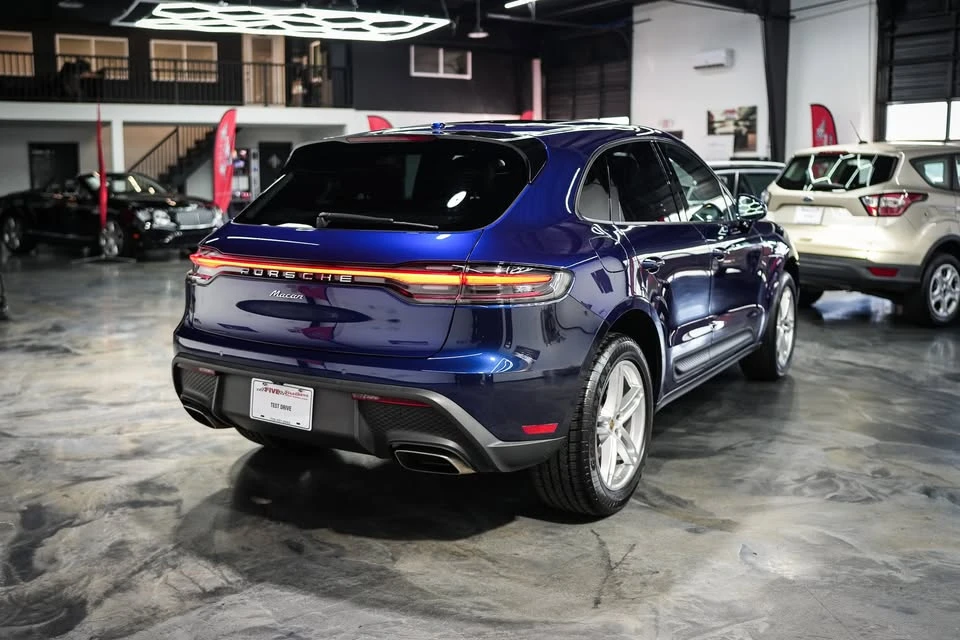 2022 Porsche Macan - Image 8 of 19