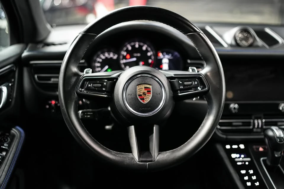 2022 Porsche Macan - Image 14 of 19
