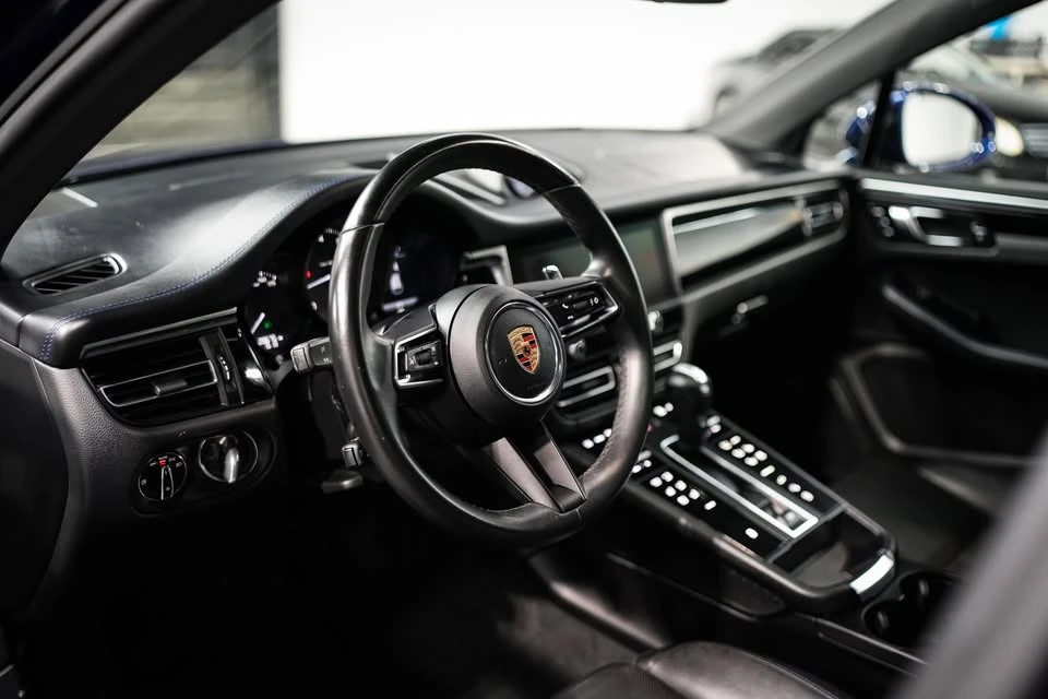 2022 Porsche Macan - Image 13 of 19