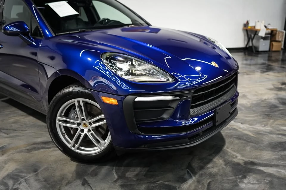 2022 Porsche Macan - Image 2 of 19