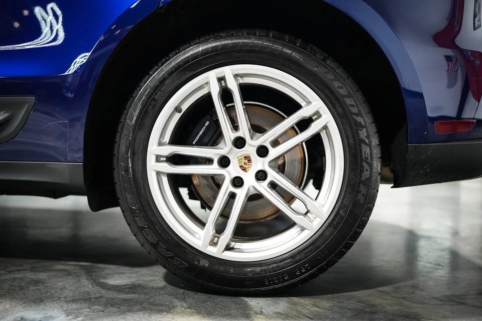 2022 Porsche Macan - Image 12 of 19