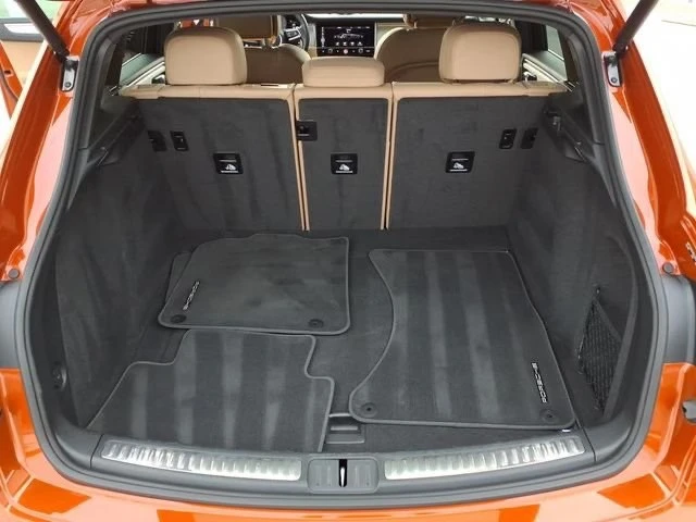 2022 Porsche Macan - Image 11 of 14