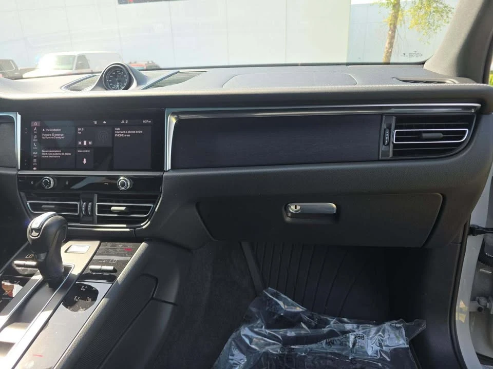 2022 Porsche Macan - Image 5 of 11