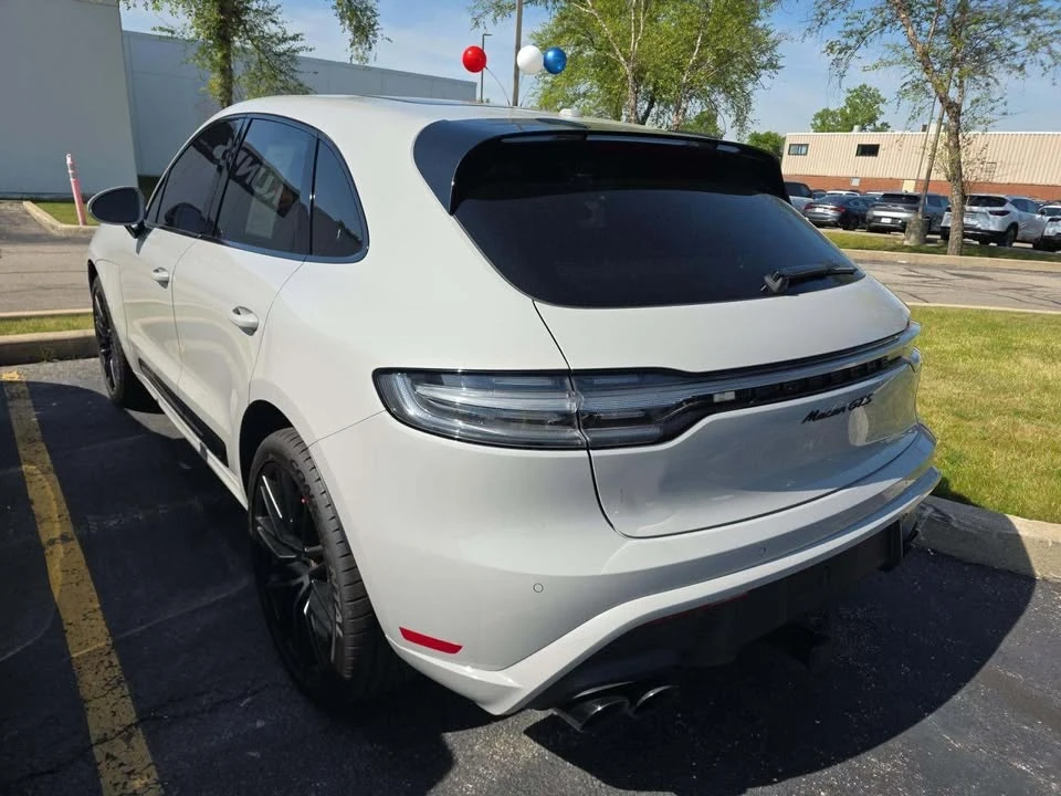 2022 Porsche Macan - Image 10 of 11