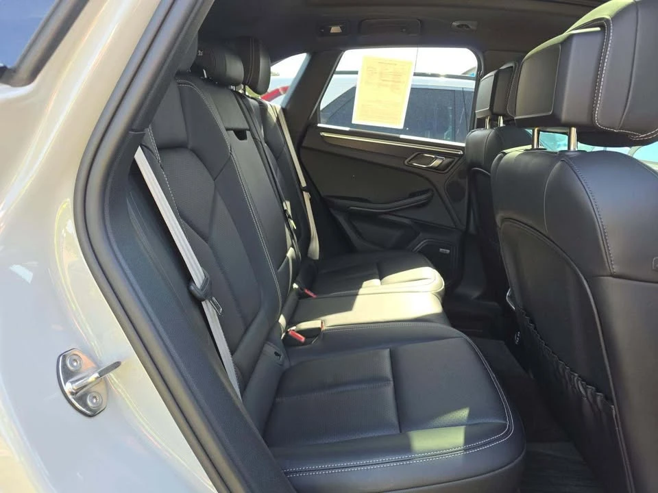 2022 Porsche Macan - Image 8 of 11