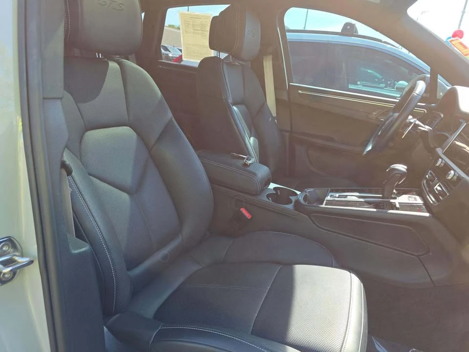 2022 Porsche Macan - Image 4 of 11