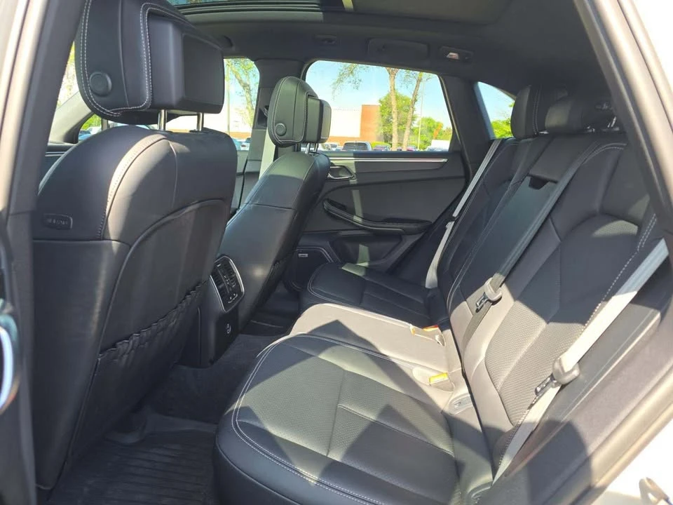 2022 Porsche Macan - Image 6 of 11