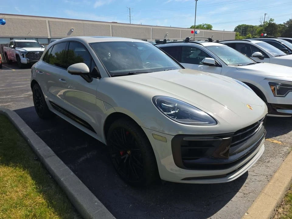 2022 Porsche Macan - Image 2 of 11