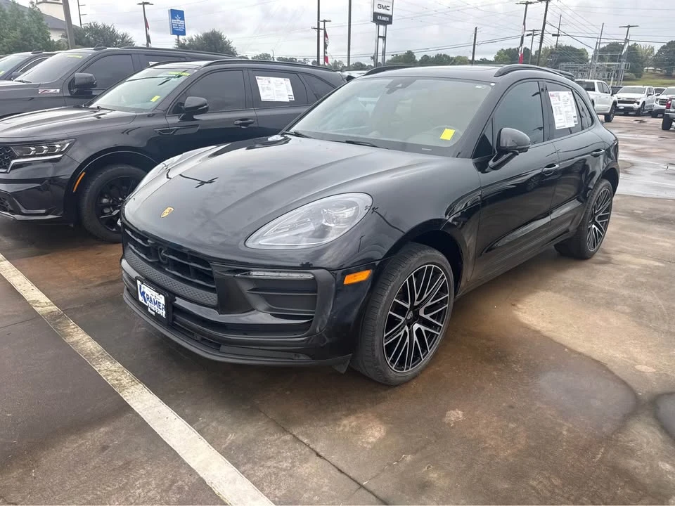 2022 Porsche Macan - Image 2 of 6