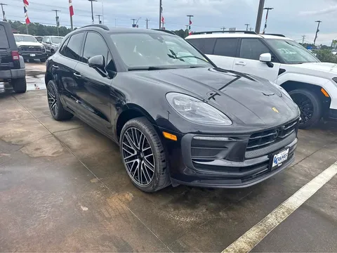 2022 Porsche Macan 4door AWD