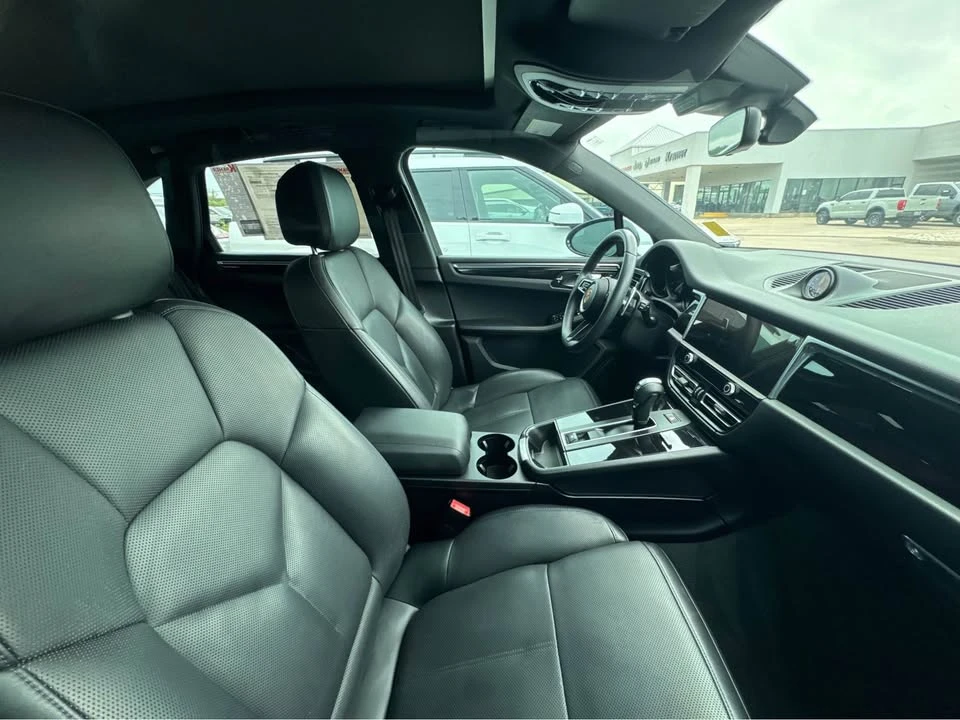 2022 Porsche Macan - Image 3 of 6