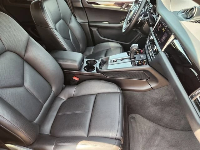 2022 Porsche Macan - Image 14 of 19